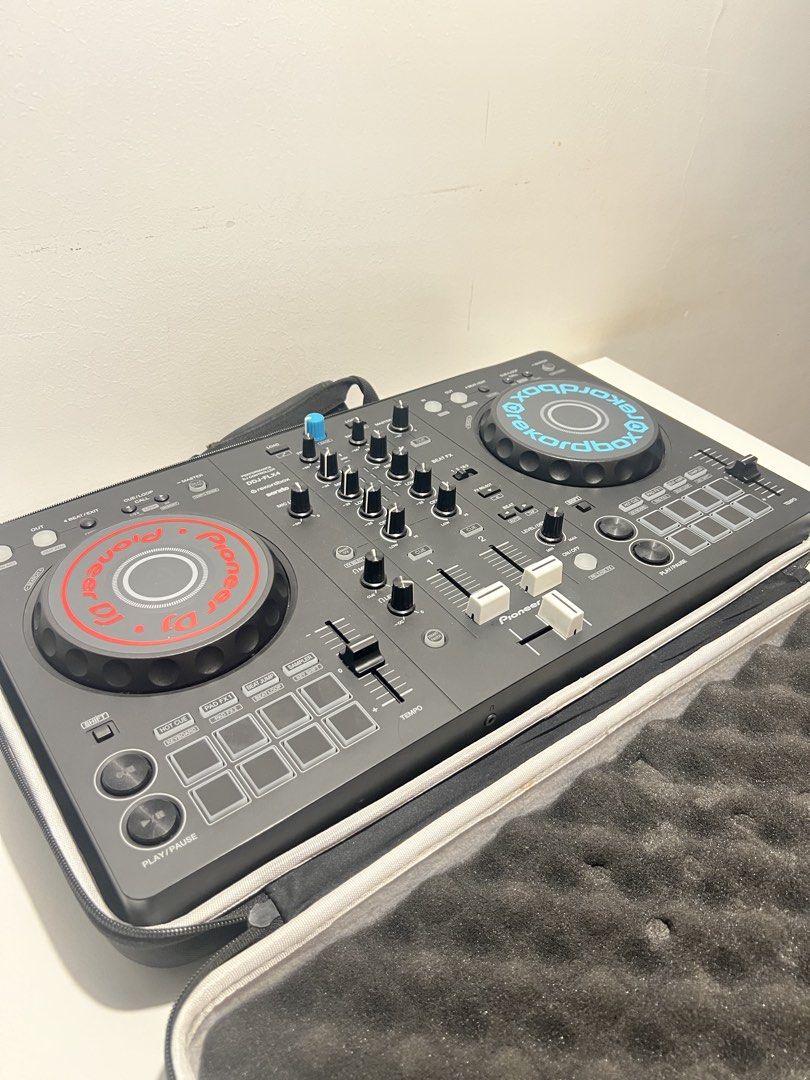 DDJ FLX4 (Category: Musical Instruments) located in Manila. Submitted by rushmore_99 (Listing ID 1468744413, Image 2). Description: No issue With free gig bag.