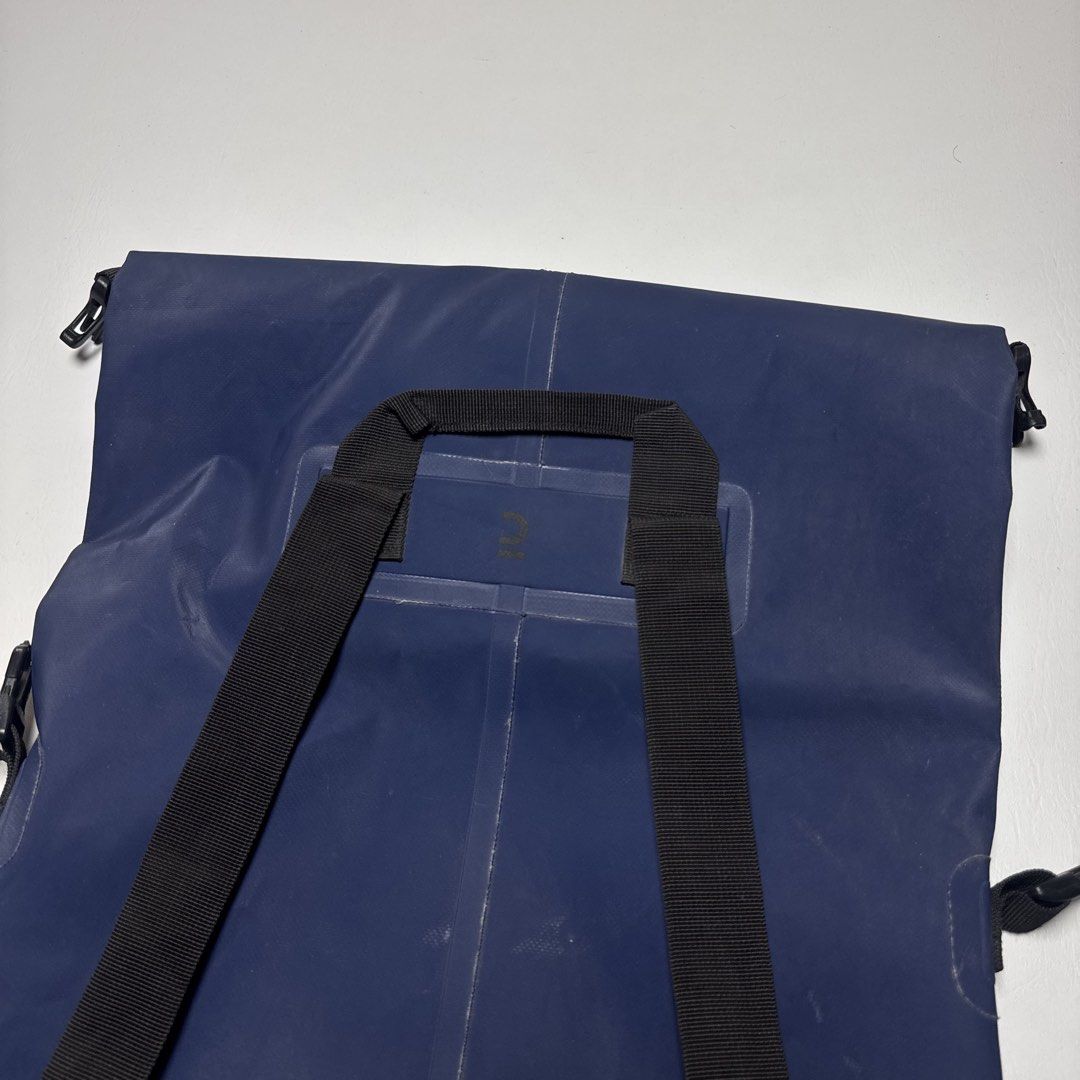 DECATHLON ITIWIT 30L WATERPROOF NO ISSUE (Category: Backpacks) located in Guagua. Submitted by el_outdoor (Listing ID 1468718047, Image 3). Description: DECATHLON ITIWIT 30L WATERPROOF NO ISSUE.