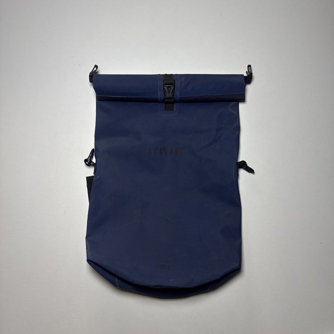 DECATHLON ITIWIT 30L WATERPROOF NO ISSUE (Category: Backpacks) located in Guagua. Submitted by el_outdoor (Listing ID 1468718047, Image 1). Description: DECATHLON ITIWIT 30L WATERPROOF NO ISSUE.