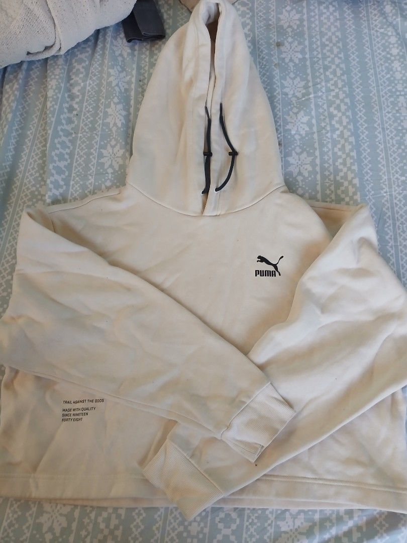 Puma Cropped Hoodie (Category: Coats, Jackets and Outerwear) located in Baguio. Submitted by nnthnnth (Listing ID 1468750742, Image 1). Description: Dm.
