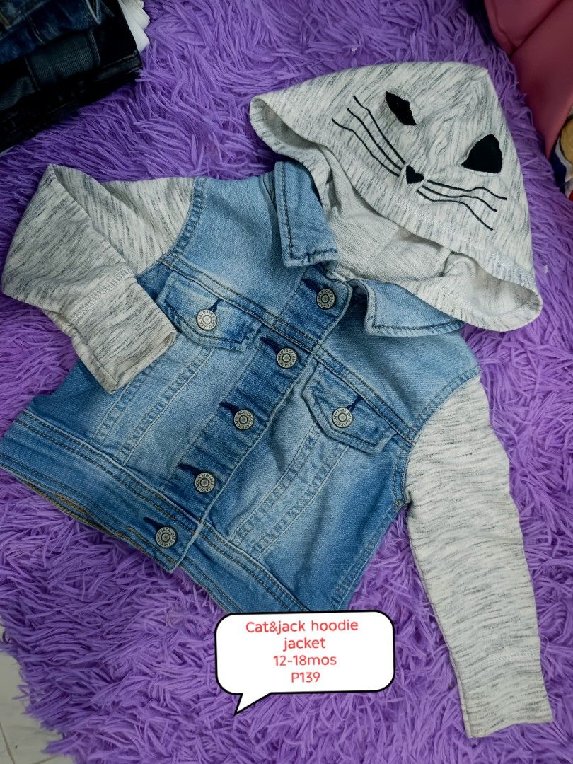 Decluttering kids clothes (Category: Babies & Kids Fashion) located in Manila. Submitted by cleverearth.ed94b6 (Listing ID 1468847393, Image 2). Description: - Brand: Breeze - Size: 6-9 months - Material: Soft fuzzy fleece - Design: Trendy grey leopard print - Features: Full zip front, two front pockets, dark grey ribbed cuffs and hem - Condition: Excellent/Warm and cozy layer for cold days.