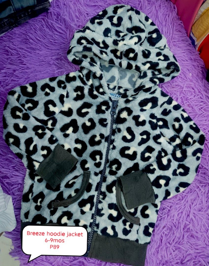 Decluttering kids clothes (Category: Babies & Kids Fashion) located in Manila. Submitted by cleverearth.ed94b6 (Listing ID 1468847393, Image 1). Description: - Brand: Breeze - Size: 6-9 months - Material: Soft fuzzy fleece - Design: Trendy grey leopard print - Features: Full zip front, two front pockets, dark grey ribbed cuffs and hem - Condition: Excellent/Warm and cozy layer for cold days.
