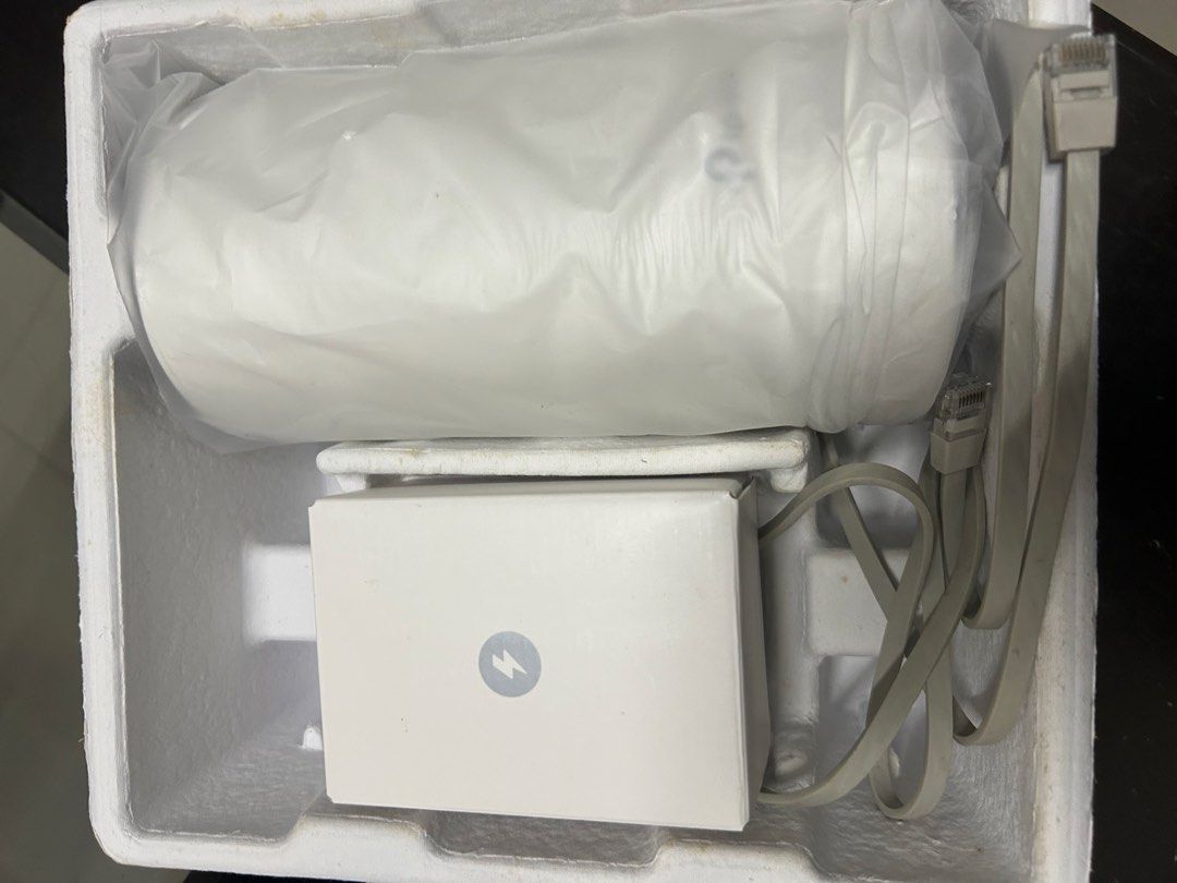 Deco whole home mesh wifi unit (Category: Computer Parts) located in San Juan City. Submitted by alystrid (Listing ID 1468728561, Image 2). Description: never used. selling low.