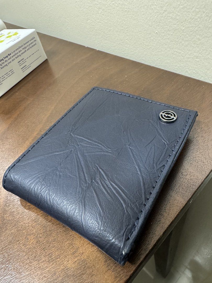 Defacto Men's wallet (Category: Wallets & Card Holders) located in Quezon City. Submitted by frockph (Listing ID 1468822950, Image 1). Description: .