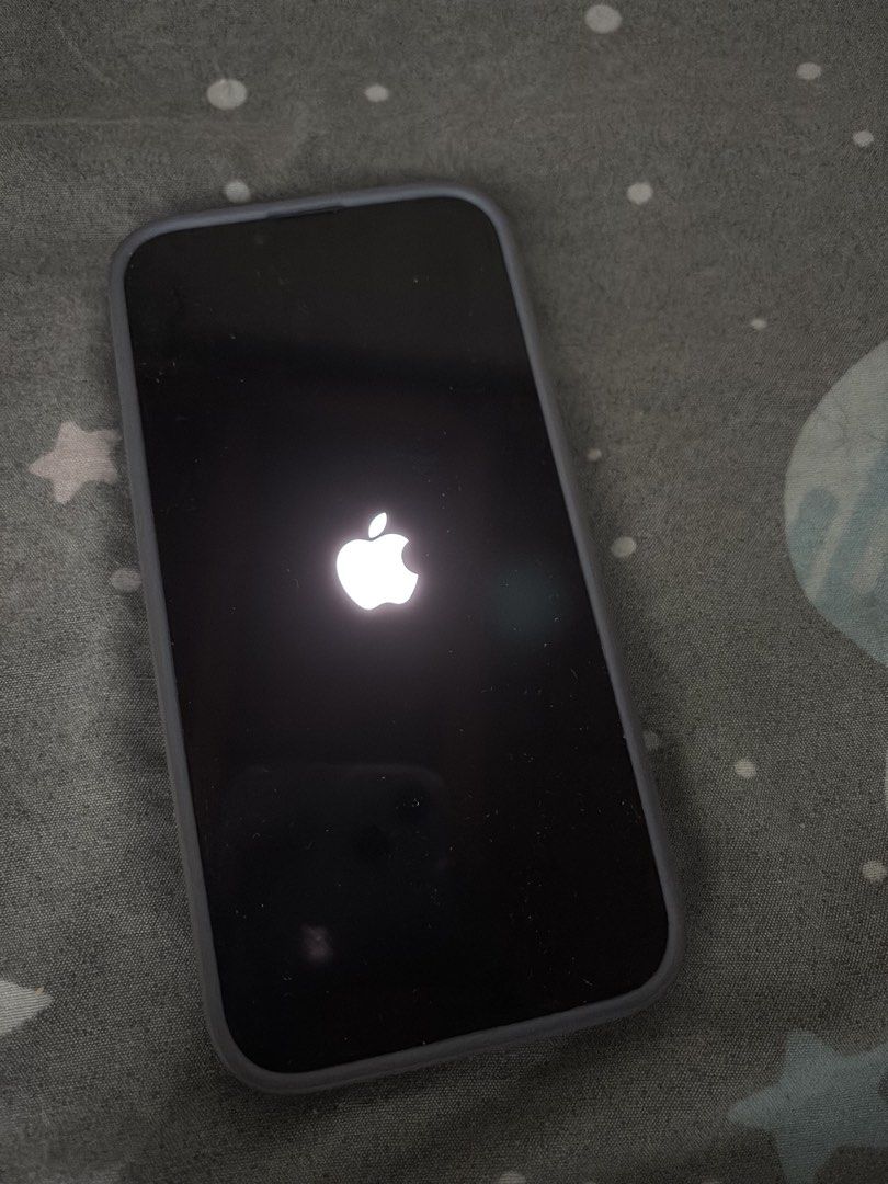 Defective Iphone 13 (Category: iPhone 13 Series) located in Pasay City. Submitted by yoshizou (Listing ID 1468859581, Image 2). Description: Iphone 13 sira ( bootloop stuck kayo na magpaayos and can lower the price) 128gb 78% battery health stuck sa bootloop alam ang apple id drop offer.