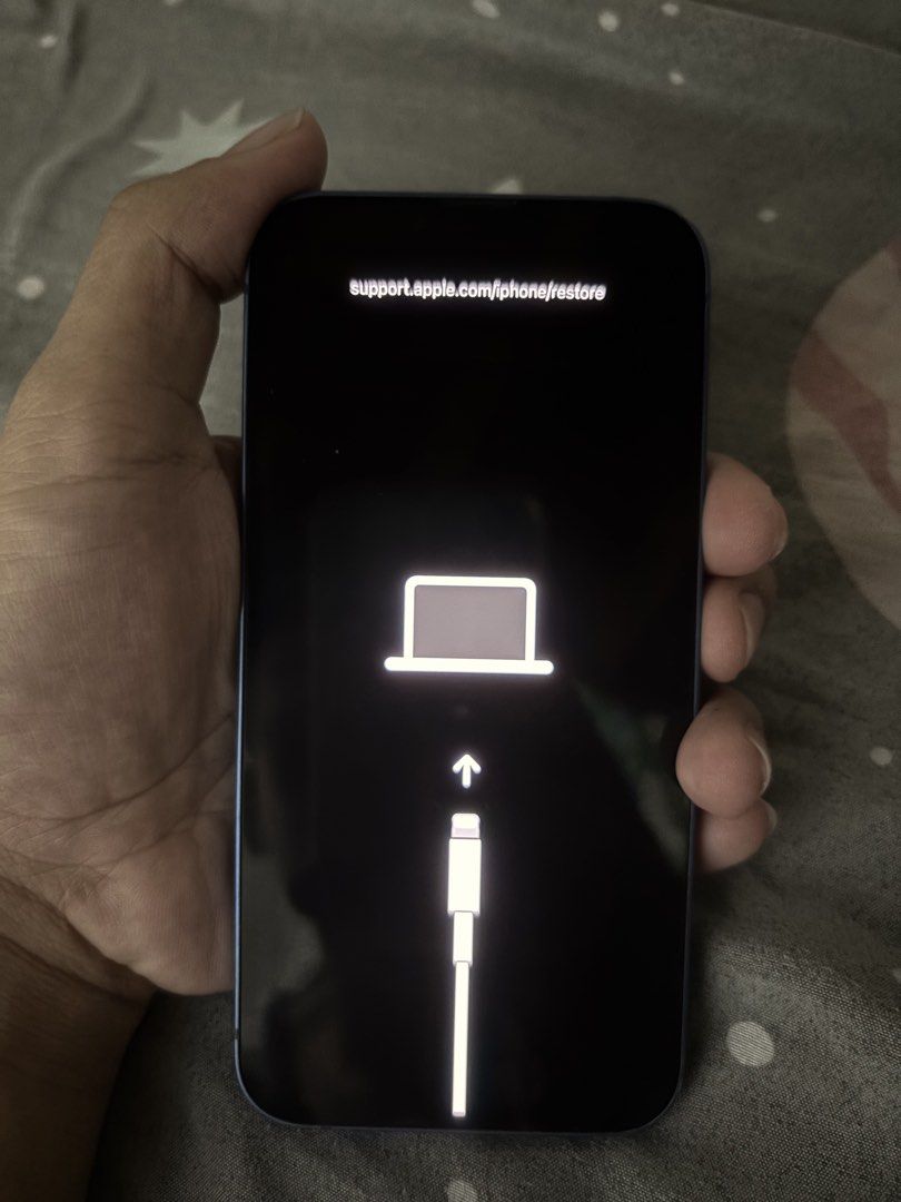 Defective Iphone 13 (Category: iPhone 13 Series) located in Pasay City. Submitted by yoshizou (Listing ID 1468859581, Image 3). Description: Iphone 13 sira ( bootloop stuck kayo na magpaayos and can lower the price) 128gb 78% battery health stuck sa bootloop alam ang apple id drop offer.