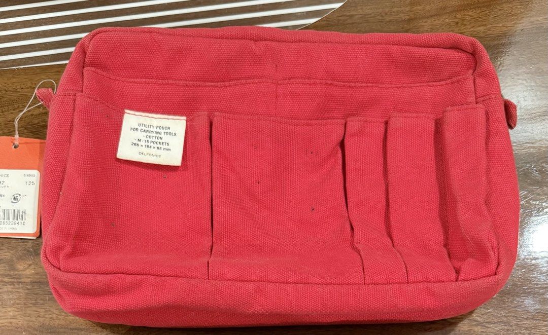 Delfonics Medium Pouch (Category: Other Stationery & Craft) located in Manila. Submitted by tater_thoughts (Listing ID 1468775307, Image 1). Description: ₱800 Red Medium Delfonics Pouch Note: Marks are from enamel pins. MOP: BDO or BPI only RFS: no longer using the item MOD: same day delivery or JnT (Manila area).