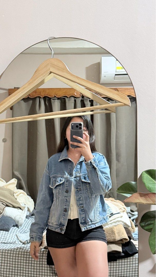 Denim Jacket (Category: Coats, Jackets and Outerwear) located in Manila. Submitted by chichiandcali (Listing ID 1468731988, Image 3). Description: .