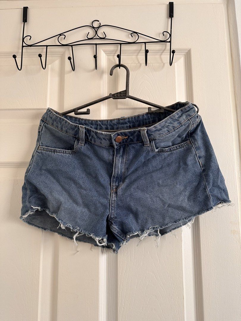 Denim shorts 29-30 (Category: Shorts) located in Bacoor. Submitted by alliabuysandsells (Listing ID 1468918705, Image 1). Description: denim shorts 29-30 waist fits Medium.