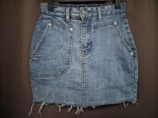 (Category: ) located in . Submitted by aemcloset (Listing ID 1468860695, Image 1). Description: .