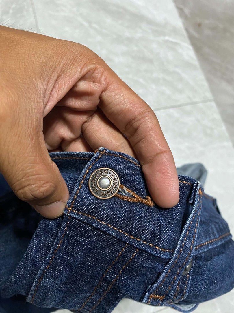 Denizen From Levi's Dark Blue Jeans (Category: Jeans) located in Butuan. Submitted by jc13thrifts (Listing ID 1468713633, Image 2). Description: - Brand: Denizen from Levi's - Color: Dark blue with classic contrast stitching - Fit: Straight fit, great for daily wear - Closure: Sturdy YKK zipper and branded metal button - Details: Authentic back patch branding included.