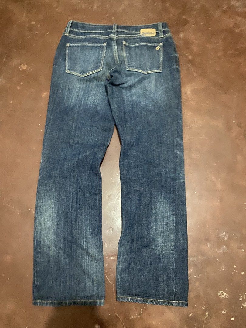 Denizen Levi’s Curvy Straight (Category: Jeans) located in Malita. Submitted by ronnyboi (Listing ID 1468722076, Image 3). Description: W:29 L:36 T:10.5 H:7.5 Mine:350.