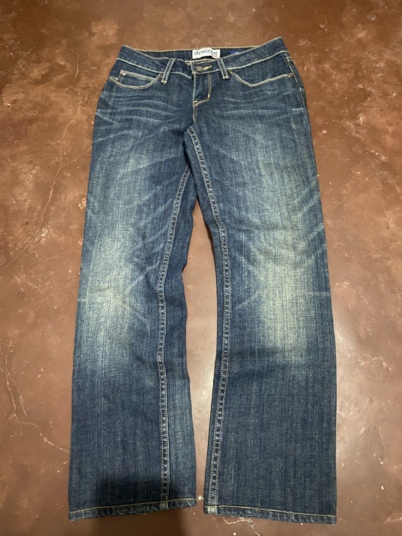 Denizen Levi’s Curvy Straight (Category: Jeans) located in Malita. Submitted by ronnyboi (Listing ID 1468722076, Image 1). Description: W:29 L:36 T:10.5 H:7.5 Mine:350.