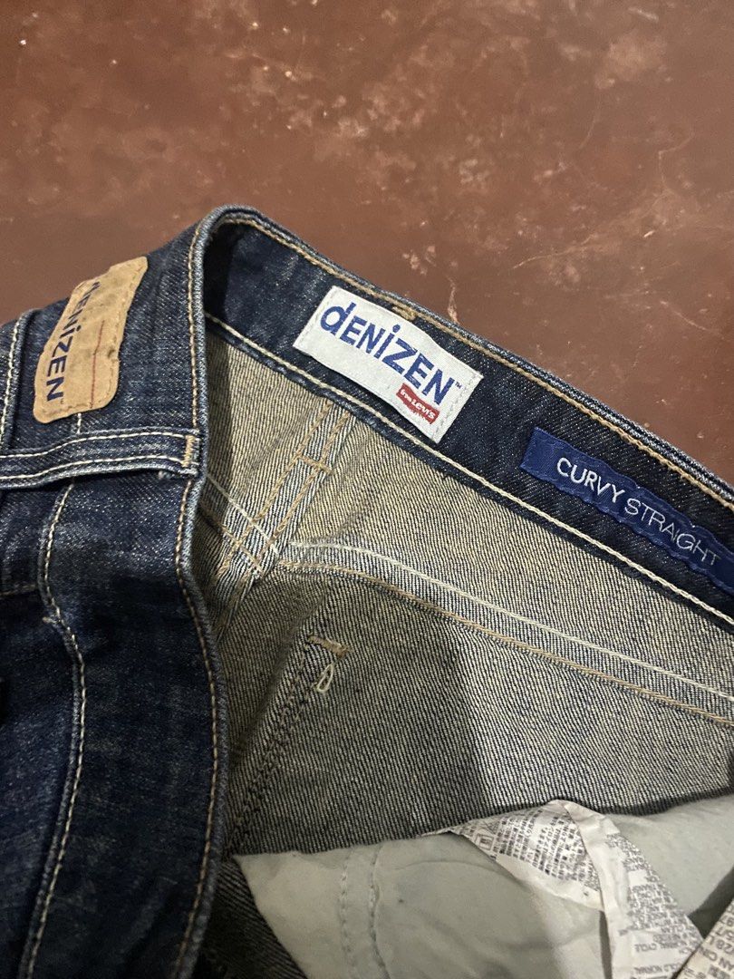 Denizen Levi’s Curvy Straight (Category: Jeans) located in Malita. Submitted by ronnyboi (Listing ID 1468722076, Image 2). Description: W:29 L:36 T:10.5 H:7.5 Mine:350.