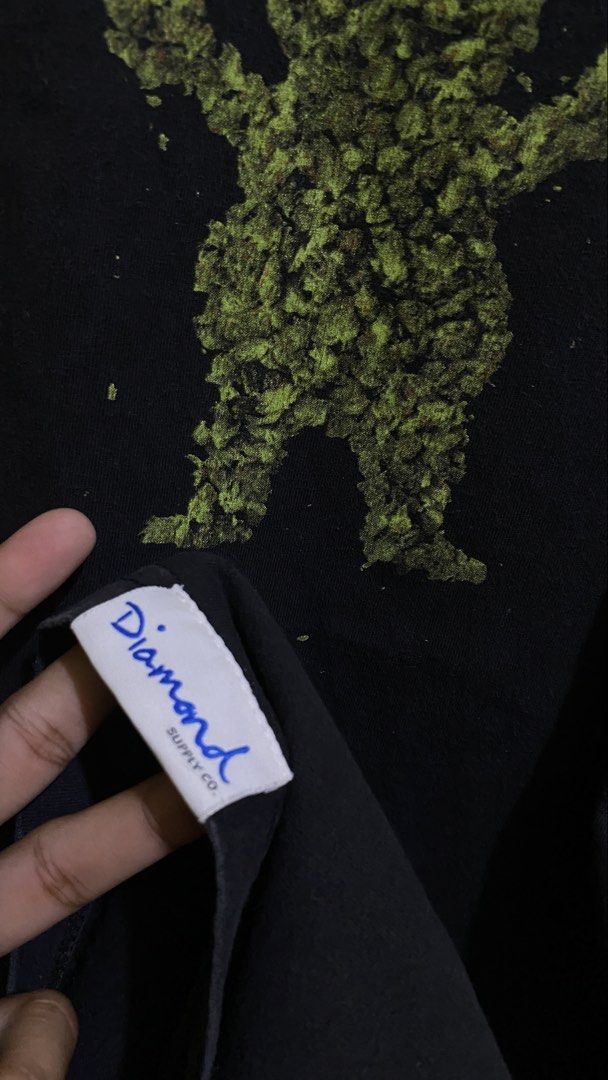 Diamond Supply Co. X Grizzly Griptape (Category: Tshirts & Polo Shirts ) located in Tacurong. Submitted by styledtwice1999 (Listing ID 1468839608, Image 1). Description: Diamond Supply Kush Bear Medium To Large Fittings Condition : 9/10 Dm for more closer shots and Actual Dimes💎.
