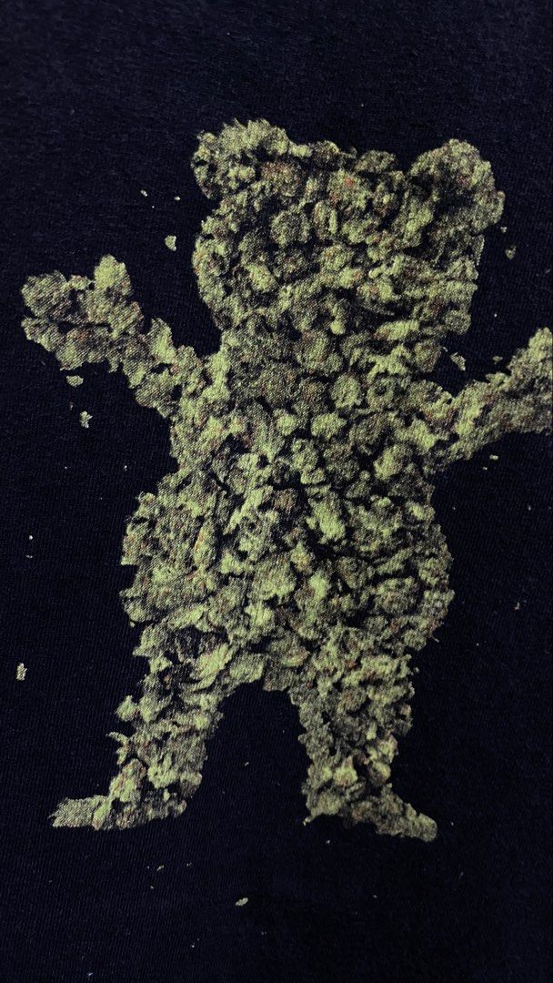 Diamond Supply Co. X Grizzly Griptape (Category: Tshirts & Polo Shirts ) located in Tacurong. Submitted by styledtwice1999 (Listing ID 1468839608, Image 3). Description: Diamond Supply Kush Bear Medium To Large Fittings Condition : 9/10 Dm for more closer shots and Actual Dimes💎.