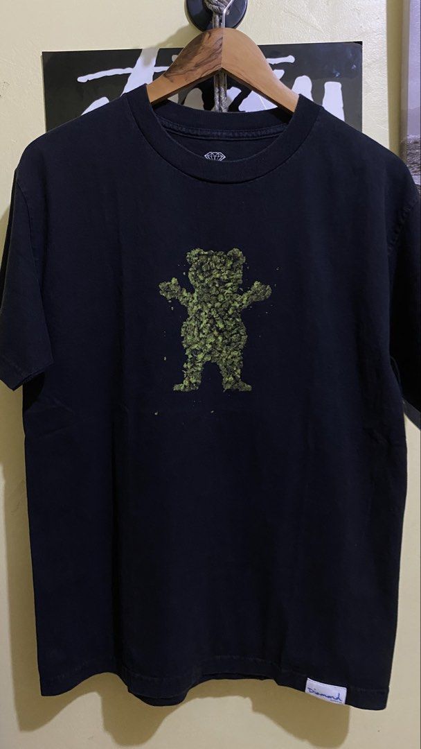 Diamond Supply Co. X Grizzly Griptape (Category: Tshirts & Polo Shirts ) located in Tacurong. Submitted by styledtwice1999 (Listing ID 1468839608, Image 2). Description: Diamond Supply Kush Bear Medium To Large Fittings Condition : 9/10 Dm for more closer shots and Actual Dimes💎.