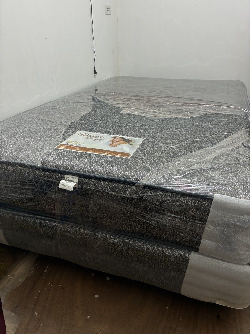 Diane's Design by Dewfoam Mattress (Category: Bed Frames & Mattresses) located in Manila. Submitted by reese1230 (Listing ID 1468799014, Image 3). Description: - Brand: Dewfoam (Diane's Design) - Set: Includes both mattress and base - Condition: still in original plastic protective covering with label attached - Design: Dark grey upholstery with a stylish textured geometric pattern - Perfect for upgrading your bedroom with comfort and modern styl