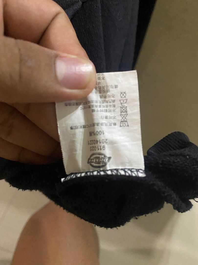 Dickies Black Hoodie with Front Logo (Category: Hoodies) located in Vinzons. Submitted by gabrielvic (Listing ID 1468741204, Image 3). Description: - Brand: Dickies - Color: Black with multicolored horseshoe logo on chest - Material: 100% cotton with soft fleece interior lining - Features: Drawstring hood, front kangaroo pocket, and small red Dickies logo tag - Fit: Standard fit, ideal for daily casual wear - Condition: Excellent / Ready to wear.