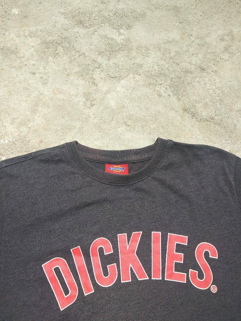 Dickies B.M Grey T-Shirt SM (Category: Tshirts & Polo Shirts ) located in San Isidro, Davao Oriental. Submitted by nelthrift30 (Listing ID 1468750490, Image 2). Description: - Brand: Dickies - Color: Grey - Material: Cotton-polyester blend - Size: SM 93 - Design: Red curved Dickies lettering on chest, small woven logo patch near hem - Fit/Cut: Short sleeves, crew neck collar - Style Number: DMK2U TST 553 - Condition: Pre-loved / Well-maintained.