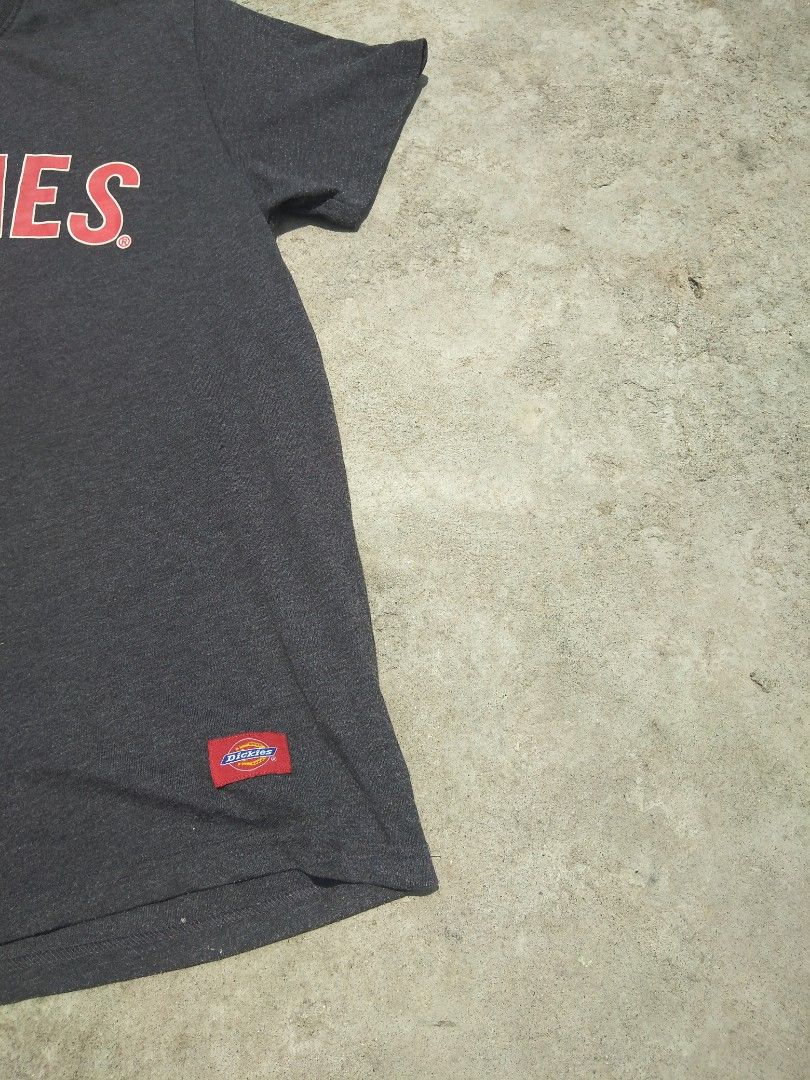 Dickies B.M Grey T-Shirt SM (Category: Tshirts & Polo Shirts ) located in San Isidro, Davao Oriental. Submitted by nelthrift30 (Listing ID 1468750490, Image 3). Description: - Brand: Dickies - Color: Grey - Material: Cotton-polyester blend - Size: SM 93 - Design: Red curved Dickies lettering on chest, small woven logo patch near hem - Fit/Cut: Short sleeves, crew neck collar - Style Number: DMK2U TST 553 - Condition: Pre-loved / Well-maintained.
