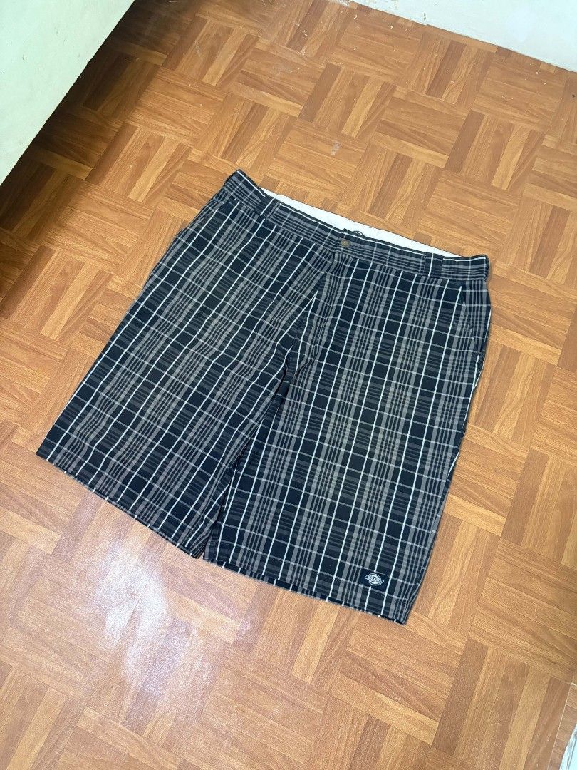 Dickies Double Patch Plaid Massive Jorts (Category: Shorts) located in Orani. Submitted by odi_thrift (Listing ID 1468716339, Image 2). Description: .