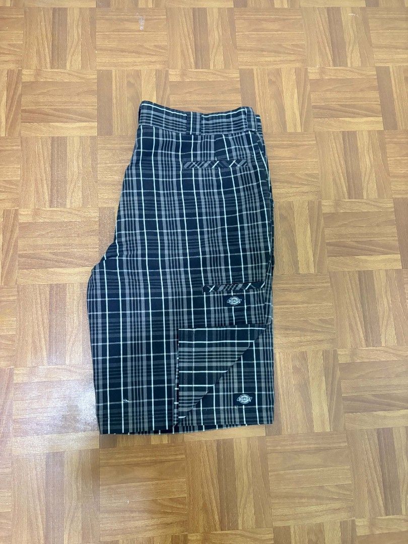 Dickies Double Patch Plaid Massive Jorts (Category: Shorts) located in Orani. Submitted by odi_thrift (Listing ID 1468716339, Image 3). Description: .