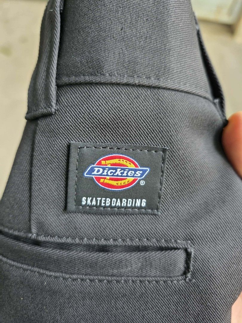 DICKIES SKATEBOARDING (Category: Trousers) located in Cavite. Submitted by likklebwoi (Listing ID 1468921319, Image 2). Description: DICKIES SKATEBOARDING SIZE 32x30 BRANDNEW FITTED ONLY SUPER CRISPY 💯.