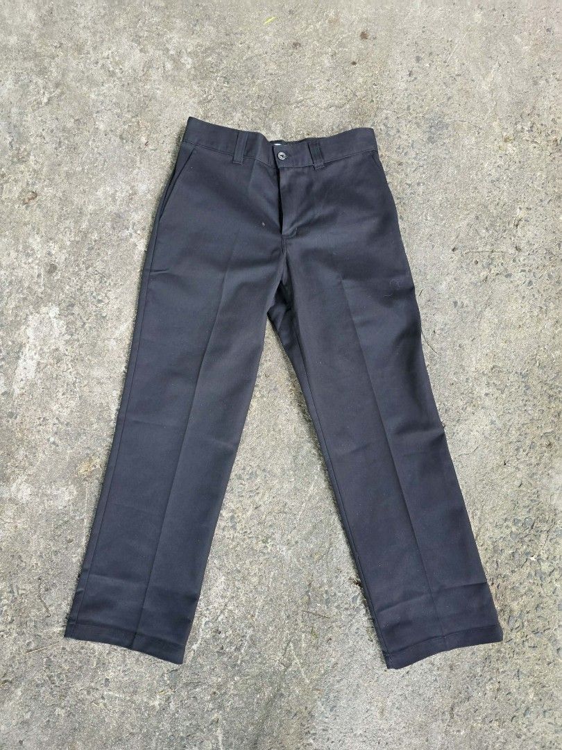 DICKIES SKATEBOARDING (Category: Trousers) located in Cavite. Submitted by likklebwoi (Listing ID 1468921319, Image 1). Description: DICKIES SKATEBOARDING SIZE 32x30 BRANDNEW FITTED ONLY SUPER CRISPY 💯.