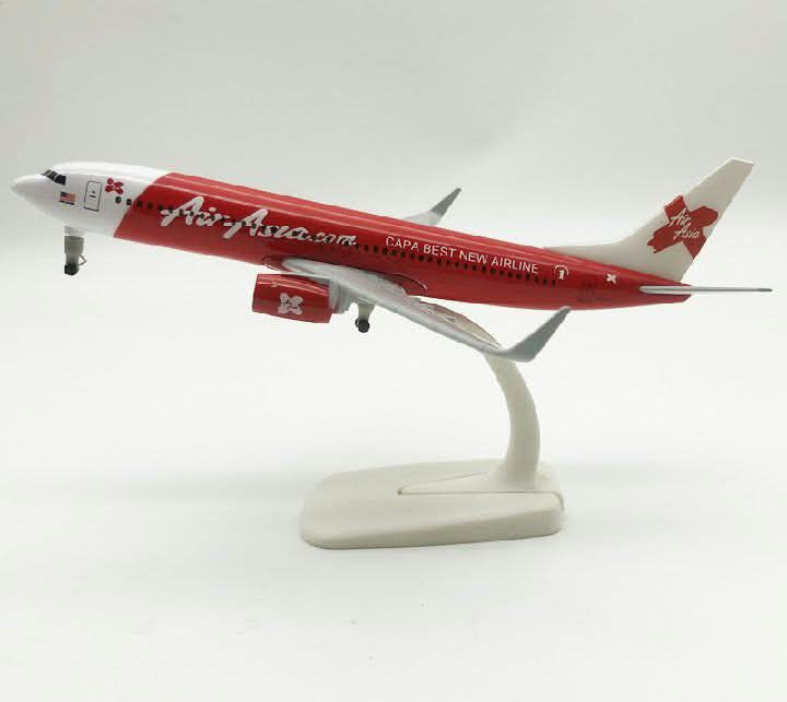 Diecast Airplane Model DHL Livery with Display Stand (Category: Vehicle & Diecast Models) located in Manila. Submitted by iliasjen3082126 (Listing ID 1468865490, Image 3). Description: - Official DHL delivery livery diecast airplane model - Vibrant yellow body with signature red branding on side and tail - Solid and sturdy build quality for lasting durability - Includes a white plastic display stand and matching blue box - Perfect collectible pie