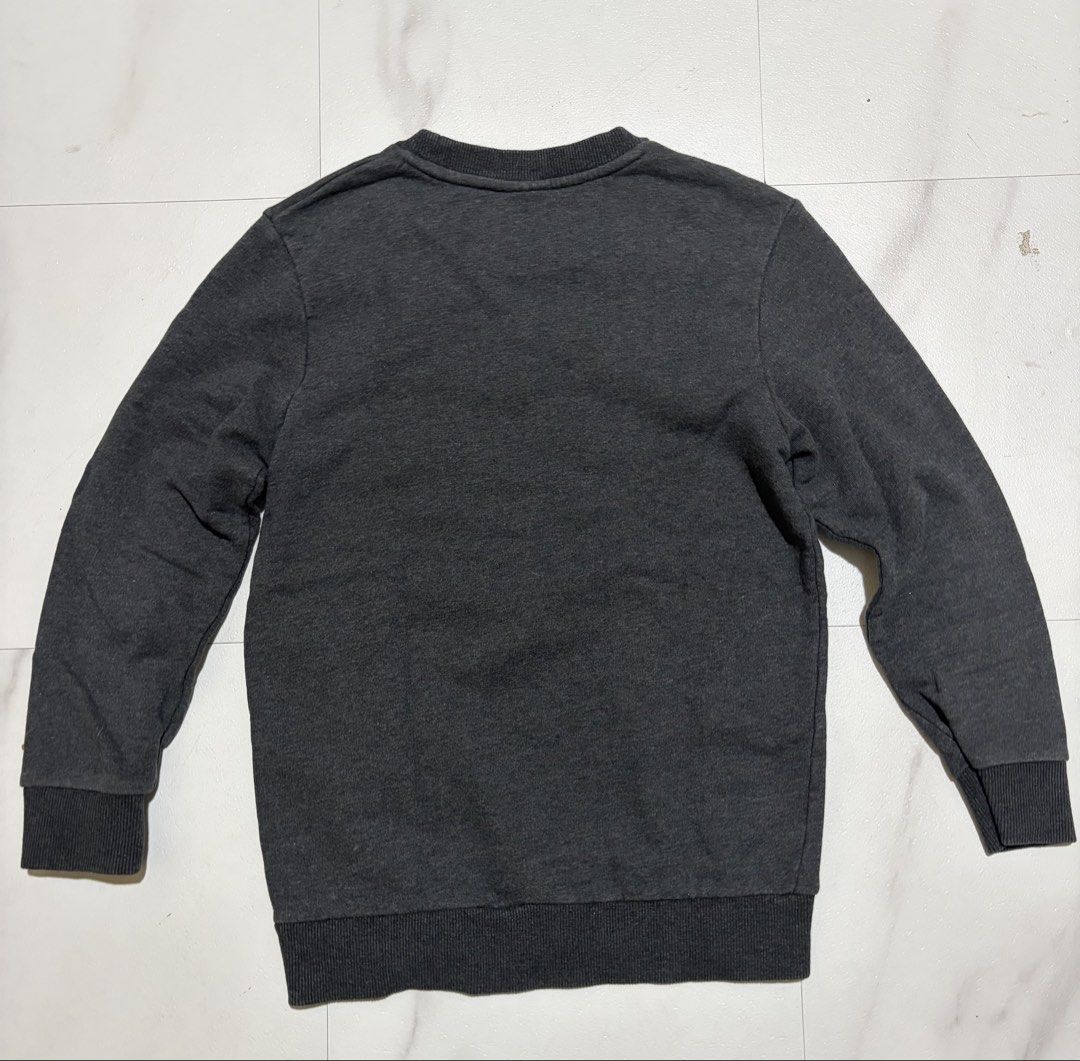 Dino Jurassic Sweatshirt (Category: Babies & Kids Fashion) located in San Isidro. Submitted by motherthrifter_moon (Listing ID 1468808036, Image 2). Description: Brand new condition 10/10 No damage No issue For 4-7 yrs old Pogi nyn sa personal.