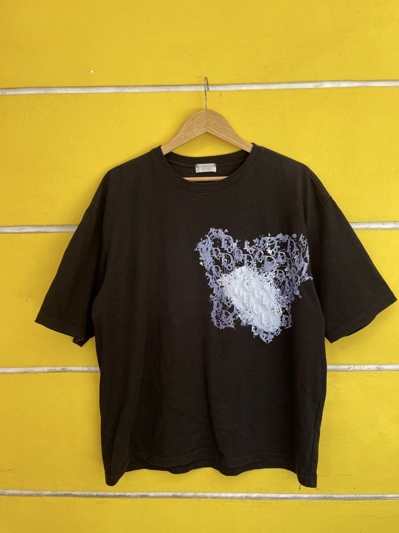 Dior Black Graphic T-Shirt (Category: Tshirts & Polo Shirts ) located in Baguio. Submitted by yuno.cartel (Listing ID 1468728425, Image 1). Description: - Brand: Dior - Color: Black with grey and white graphic print - Size: Medium (M) - Material: 100% viscose - Design: Unique graphic wrapping from front chest to back right hem - Fit: Crew neck with standard short sleeves -large fit boxy.