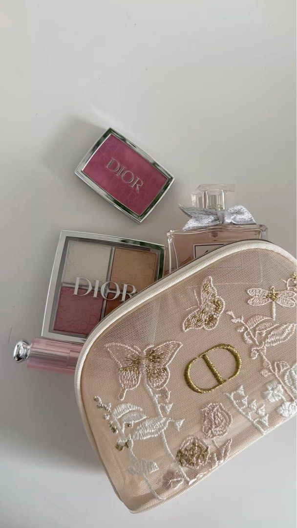 dior gwp embroidered pouch (Category: Purses & Pouches) located in Muntinlupa City. Submitted by pinkgurlyyy (Listing ID 1468740508, Image 3). Description: brand new authentic mop: gcash/maribank loc: muntinlupa shipping: J&T or lalamove (can ship today if lalamove!).