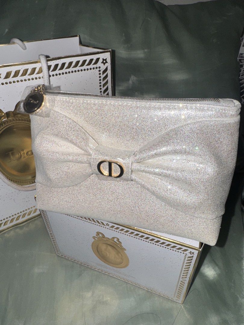 Dior Holiday Pouch 2026 (Category: Purses & Pouches) located in Pasig City. Submitted by supershobe (Listing ID 1468879889, Image 1). Description: Dior Holiday Set Pouch 2026 Brand new with box (can also show receipt) bought in Dior Powerplant Mall RFS: dont need it.