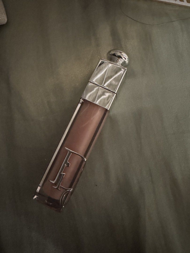 Dior Lip Maximizer 001 Pink (Category: Makeup) located in Pasig City. Submitted by supershobe (Listing ID 1468879353, Image 1). Description: Dior Lip Maximizer 001 Pink Brand new (no box because its from the Dior Holiday set) RFS: not my shade .