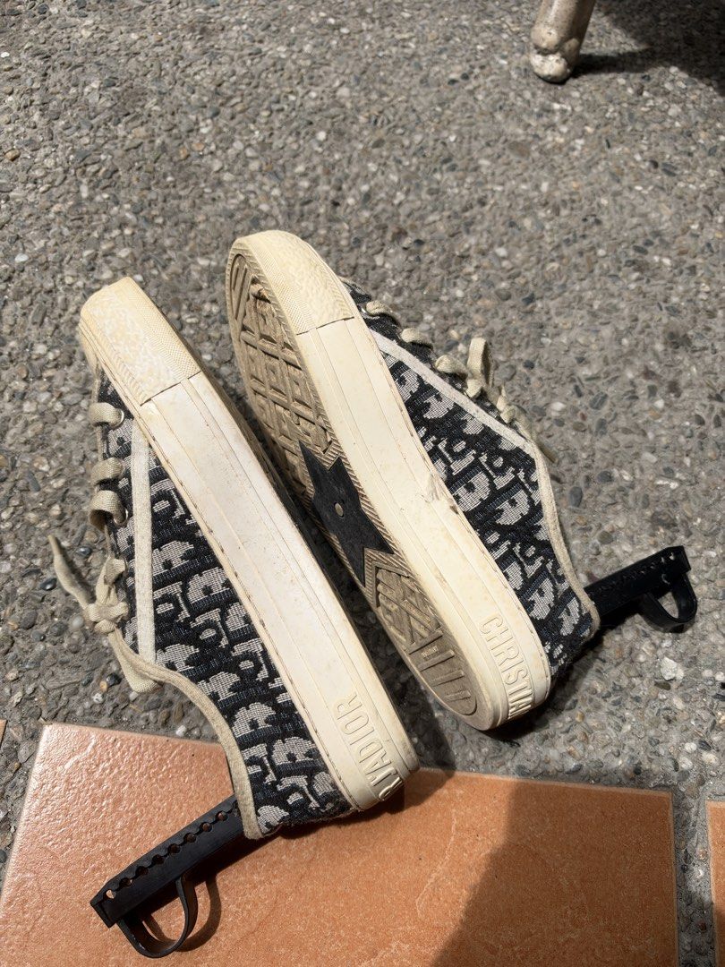 Dior Oblique Sneakers (Category: Sneakers & Footwear) located in Manila. Submitted by oggoodsph (Listing ID 1468729713, Image 2). Description: Needs deep cleaning Size 7 Womens 38 euro.