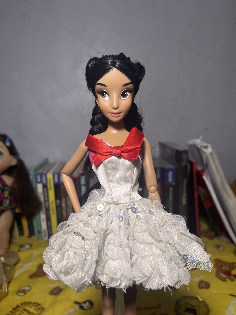 Disney Princess jasmine doll (Category: Figurines & Statues) located in Manila. Submitted by newearth.041b72 (Listing ID 1468887146, Image 1). Description: Disney forsale As is Jasmine paa lang nakikita kong issue niya the rest goods as is parin orig headbandband niya isama ko If want mo bundle asa page ko .