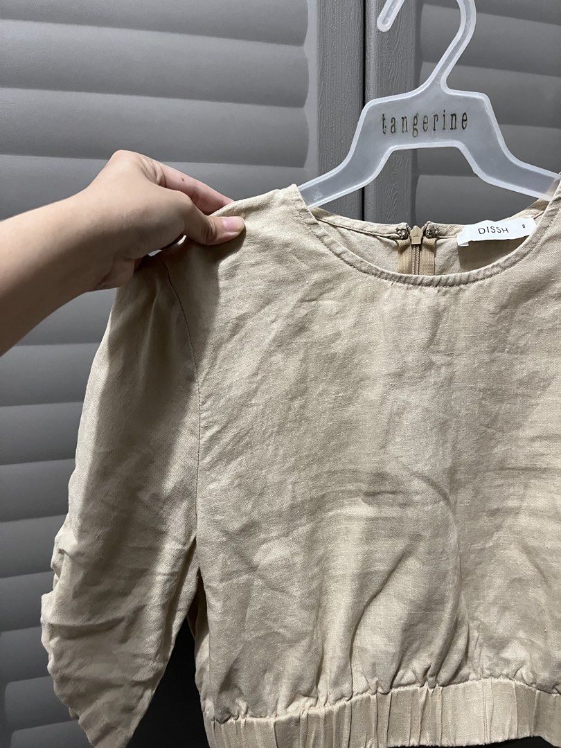 DISSH Beige Linen Top (Category: Sleeveless) located in Cagayan de Oro. Submitted by prelovederela (Listing ID 1468782831, Image 2). Description: fits xs- semi med frames high quality linen hard to let go but di na kasya on me coz i gained weight huhu!.