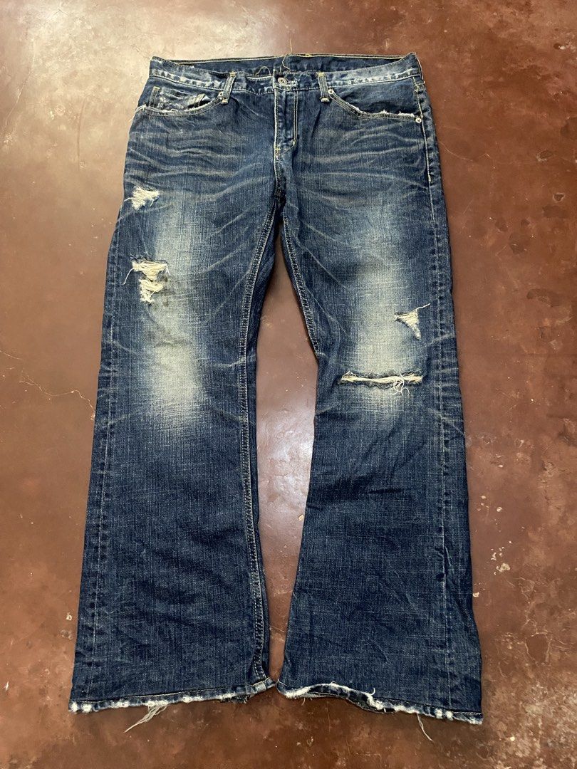 Distressed Baggy Bootcut (Category: Jeans) located in Malita. Submitted by ronnyboi (Listing ID 1468721809, Image 1). Description: W:36 L:39 T:12 H:9 Mine:500.