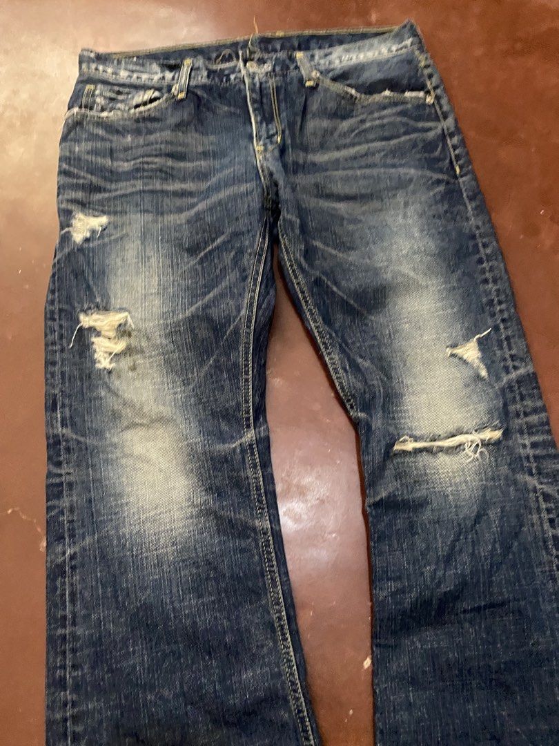 Distressed Baggy Bootcut (Category: Jeans) located in Malita. Submitted by ronnyboi (Listing ID 1468721809, Image 2). Description: W:36 L:39 T:12 H:9 Mine:500.