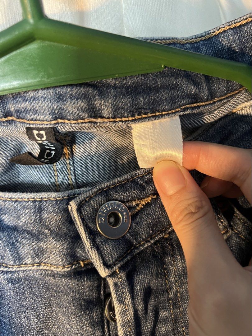Divided H&M Blue Denim Jeans with Raw Hem (Category: Jeans) located in Marikina City. Submitted by yssacee (Listing ID 1468921985, Image 2). Description: - Brand: Divided by H&M - size 34 hips - Style: Blue wash denim jeans with button fly closure and classic 5-pocket styling - Details: Medium wash with subtle fading and trendy raw frayed hems at the ankles - shipping from lower antipolo rizal .