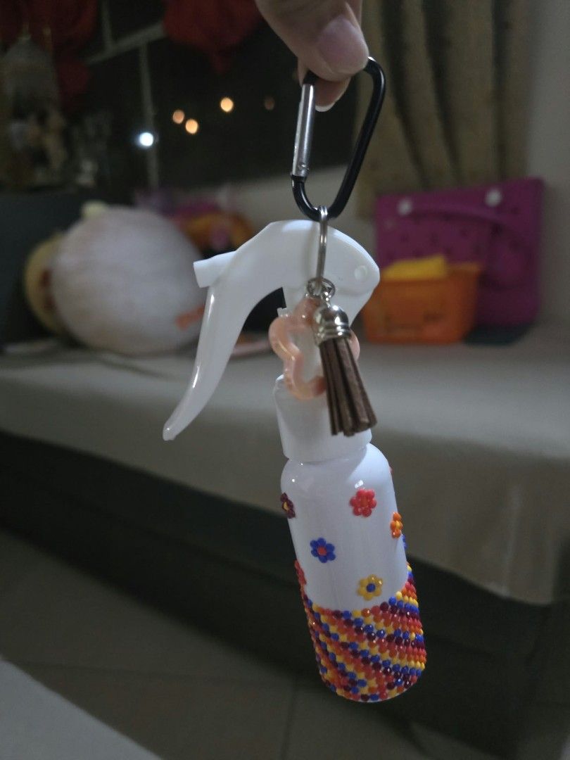 DIY beaded spray bottle with keychain carabiner (Category: Craft Supplies & Tools) located in Zaragoza. Submitted by sherree1281 (Listing ID 1468929691, Image 1). Description: - Handmade spray bottles decorated with colorful beads and rhinestones - Equipped with a convenient trigger spray top and carabiner clip - Features a cute tassel charm on select models - Ideal for portable hand sanitizer or your favorite perfume - Available in black, purple