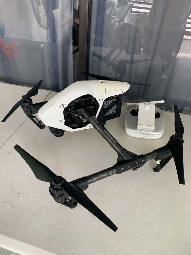 DJI Inspire 1 Drone (Category: Drones) located in Imus. Submitted by shavogamingph (Listing ID 1468879537, Image 2). Description: DJI Inspire 1 No camera May kasama po yan original charger Hindi lang nasama sa pic Needs new battery Around 1 minute nalang po flight time nya sa kasamang battery Selling for 12,990 nalang po Slightly negotiable Location Imus Cavite.