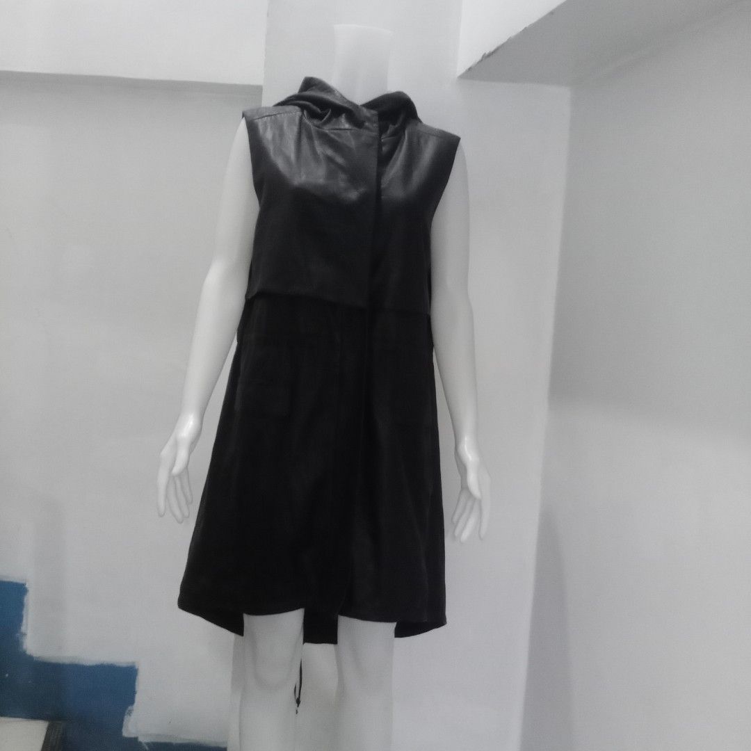 DKNY Genuine Leather Hooded Jacket (Category: Coats, Jackets and Outerwear) located in Manila. Submitted by shoekendi (Listing ID 1468927205, Image 2). Description: looks new.