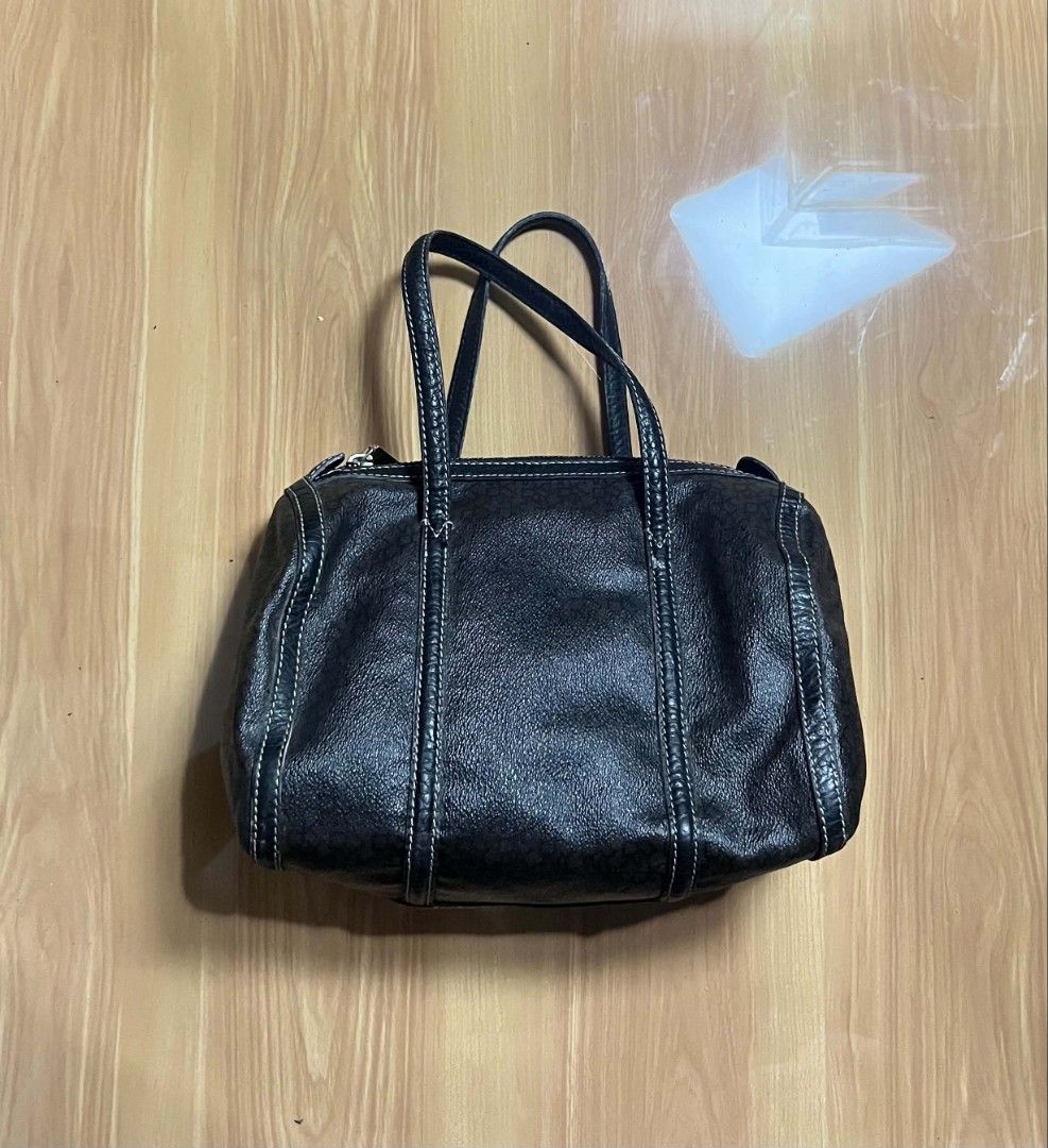 DKNY Signature Papillon (Category: Shoulder Bags) located in Manila. Submitted by senggggg. (Listing ID 1468789593, Image 1). Description: good condition working zip no issue.