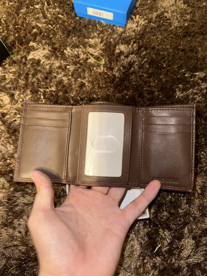 Dockers Men Wallet, dark brown (Category: Wallets & Card Holders) located in Pasig City. Submitted by thesipsnapofficial (Listing ID 1468847352, Image 3). Description: .