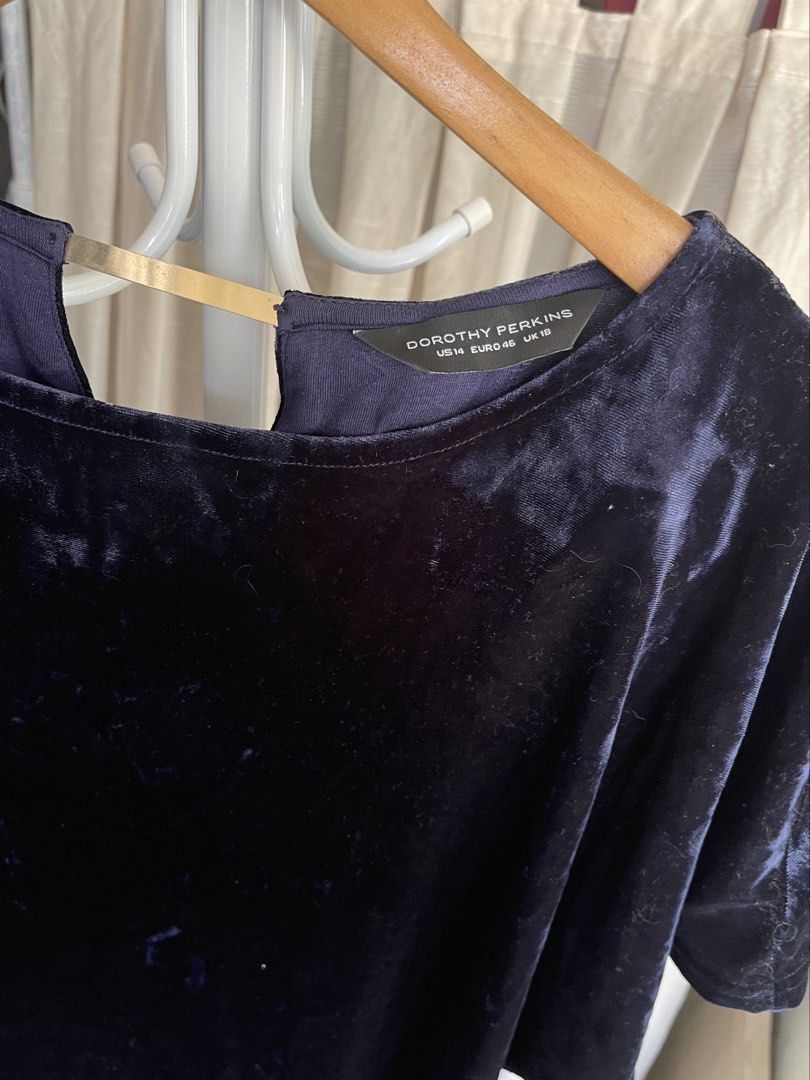 Dorothy Perkins Navy Velvet (Category: Blouses) located in Mandaluyong City. Submitted by coolmeybab (Listing ID 1468789348, Image 2). Description: Velvet fabric with silver band on the back neckline Size 14 US / 18 UK .