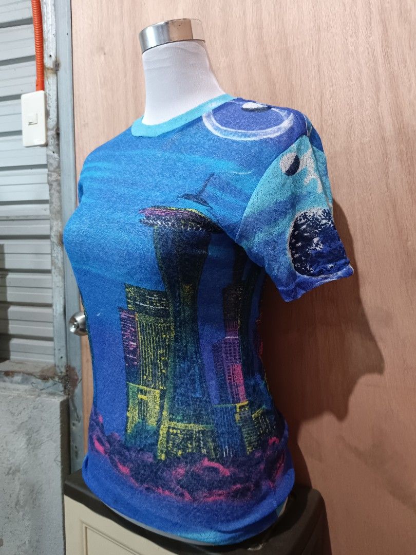 Du matin y2k graphic top (Category: Shirts) located in Davao. Submitted by mln-boutique (Listing ID 1468927109, Image 3). Description: size - m minor scratch.