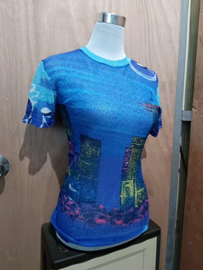 Du matin y2k graphic top (Category: Shirts) located in Davao. Submitted by mln-boutique (Listing ID 1468927109, Image 2). Description: size - m minor scratch.