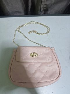 (Category: ) located in . Submitted by closet.re (Listing ID 1468828907, Image 1). Description: .